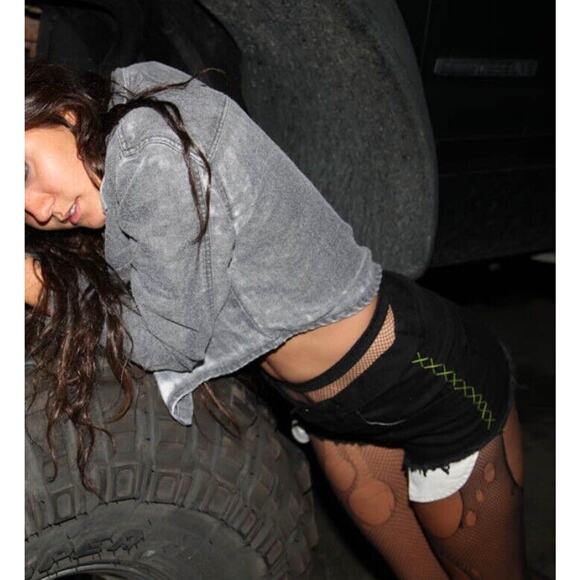 Vans Jesse Jo Black Distressed Raw Hem High Waist Short Lime-Green Side Stitch 9 - Picture 7 of 10